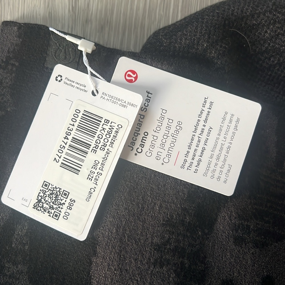 LULULEMON scarf, NWT.